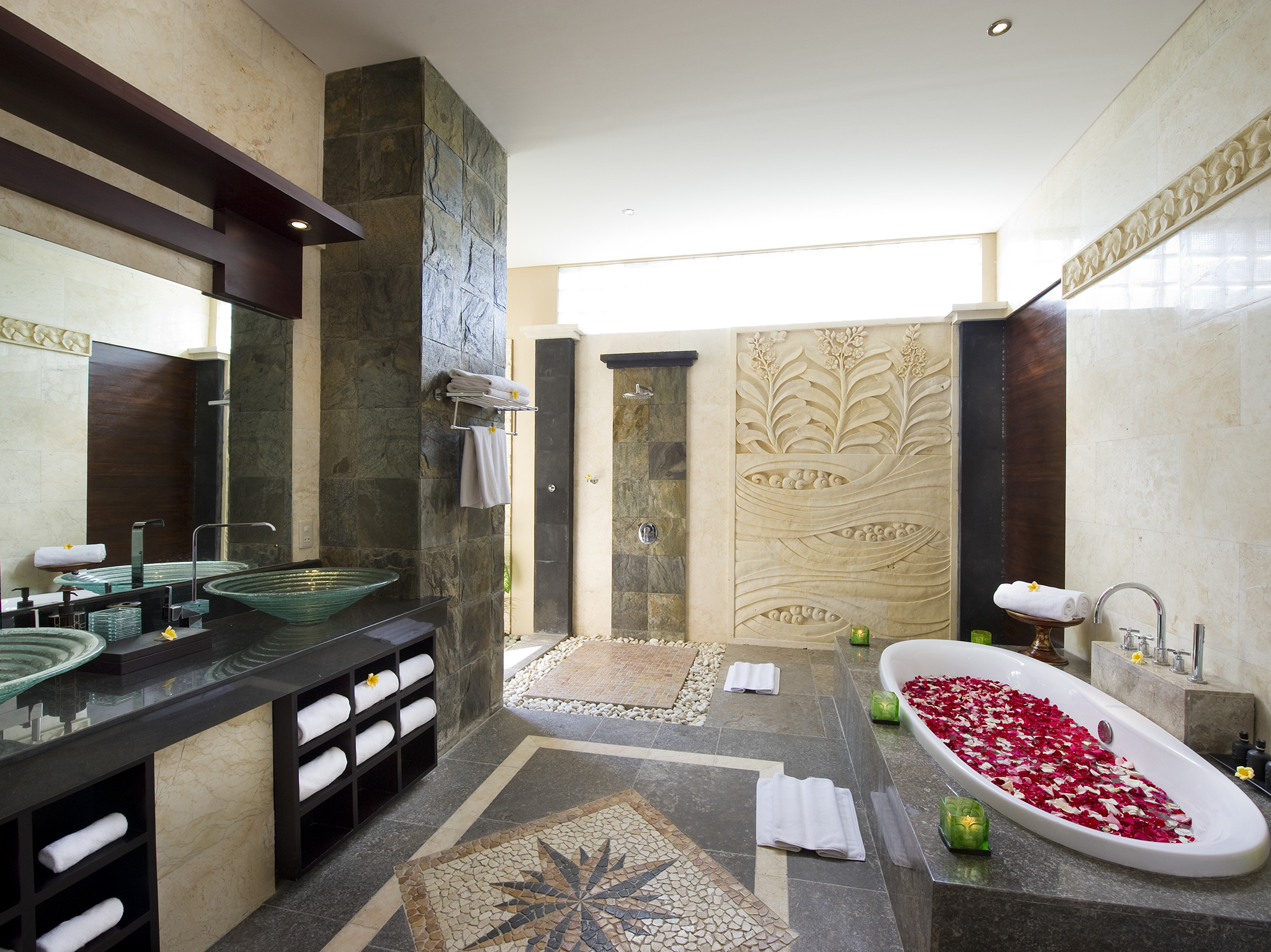 Villa Lega - Second bedroom bathroom - Villa LeGa, Seminyak, Bali